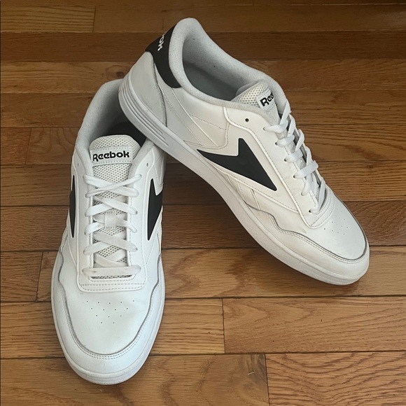 Reebok Classic White and Black Shoes - Picture 5 of 6